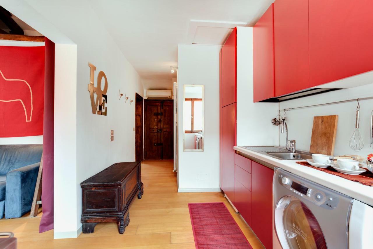 Bragora Smoochy Attic In * Venecia